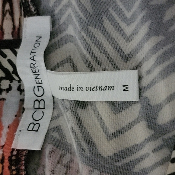 BCBGeneration Geometric Abstract Pattern Shift Dress, Size M, Short Sleeved EUC. - Picture 4 of 9